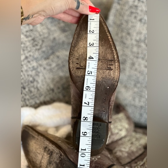 Corral Teens Crater with Bone Embroidery Western Cowboy Boots, Snip Toe, Size 4 - Picture 8 of 9